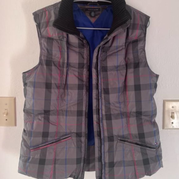 Tommy Hilfiger plaid puffer vest in size medium - Picture 1 of 3